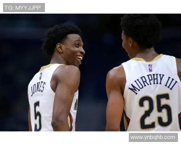 赫伯特琼斯如何在篮球场上展现出色的领导力与团队精神